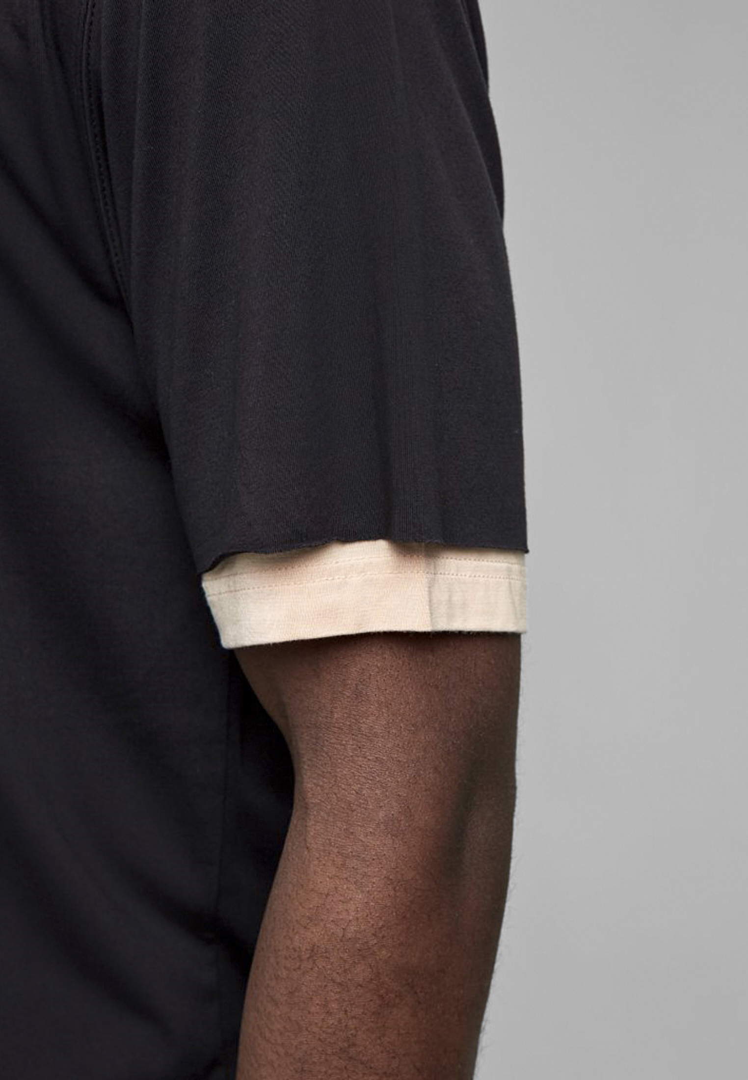 T-Shirts CSBL Deuces Long Layer Tee in Farbe black/pale peach