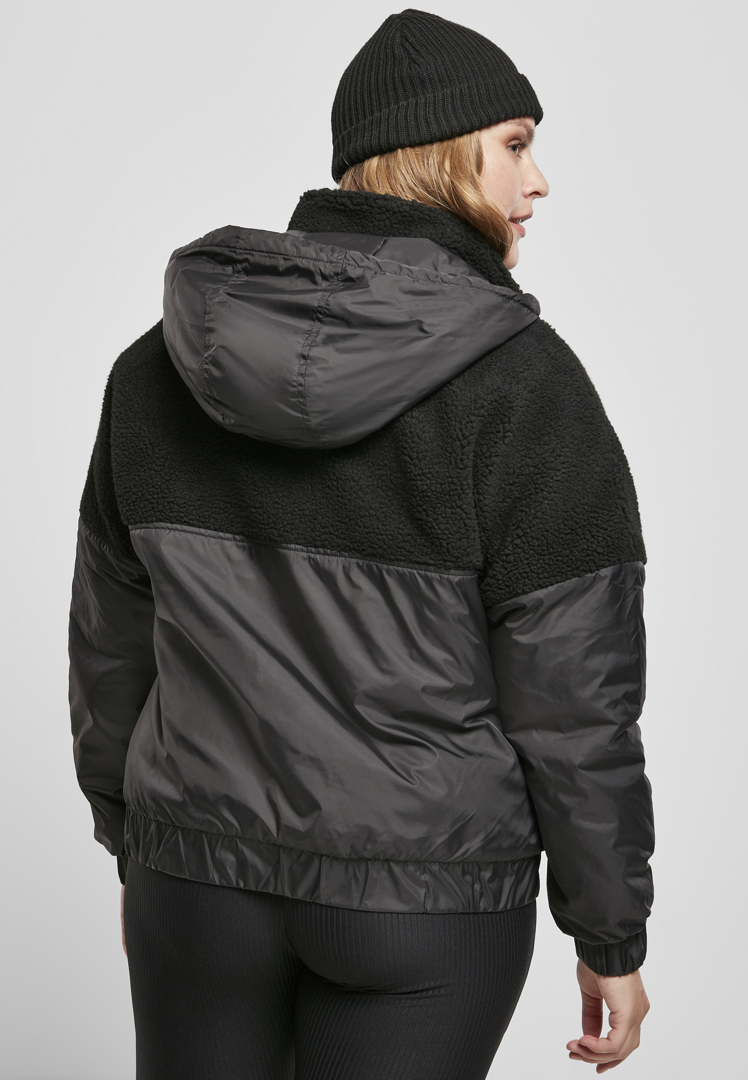 Curvy Ladies Sherpa Mix Pull Over Jacket in Farbe black/black