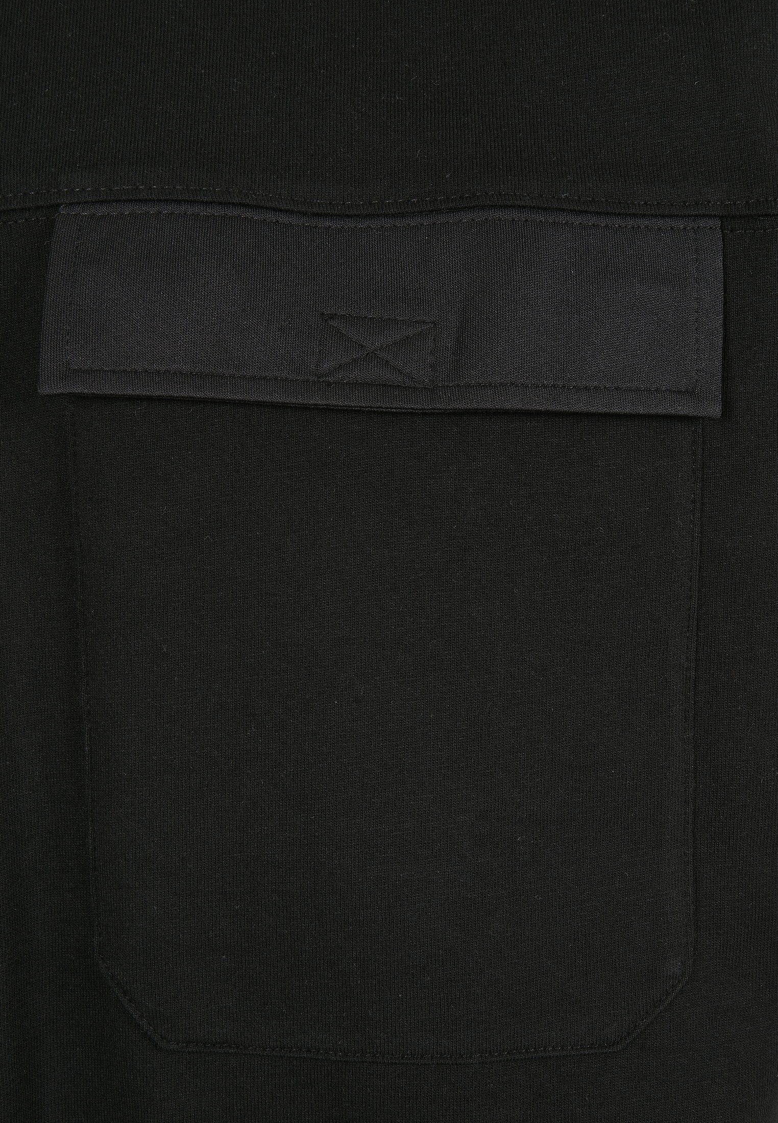 T-Shirts Oversized Big Flap Pocket Tee in Farbe black