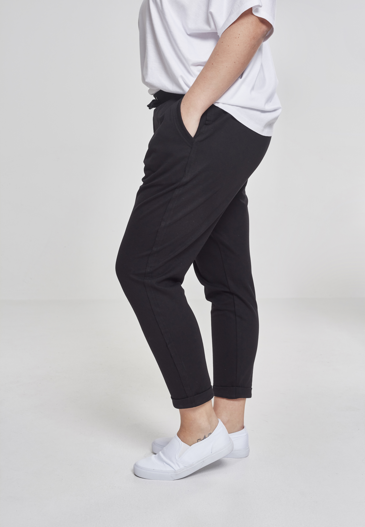 Curvy Ladies Open Edge Terry Turn Up Pants in Farbe black