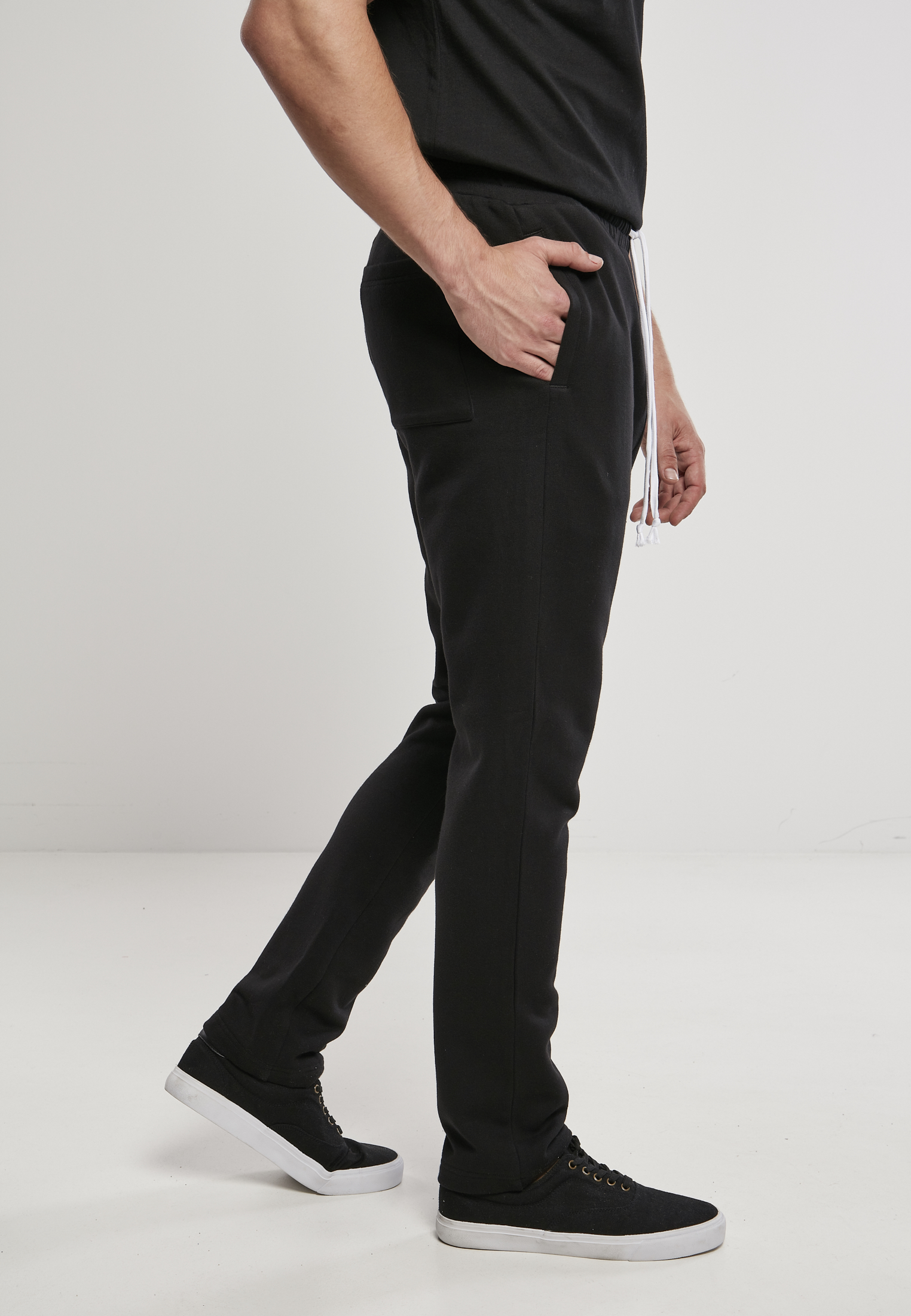 Nachhaltig Organic Low Crotch Sweatpants in Farbe black
