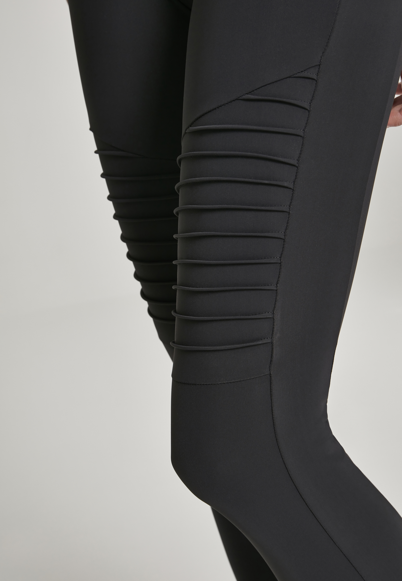 Curvy Ladies Tech Biker Leggings in Farbe black