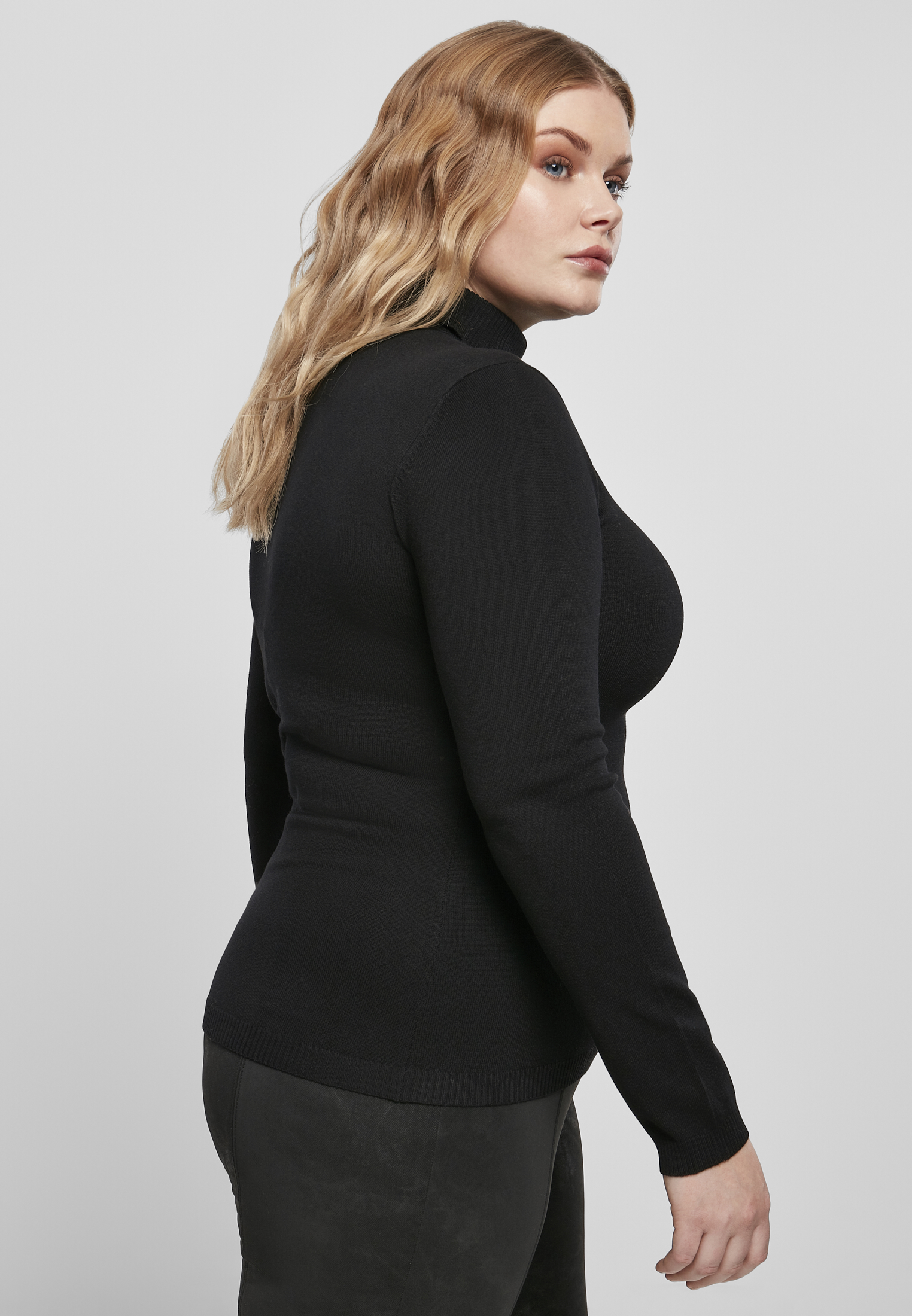 Curvy Ladies Basic Turtleneck Sweater in Farbe black
