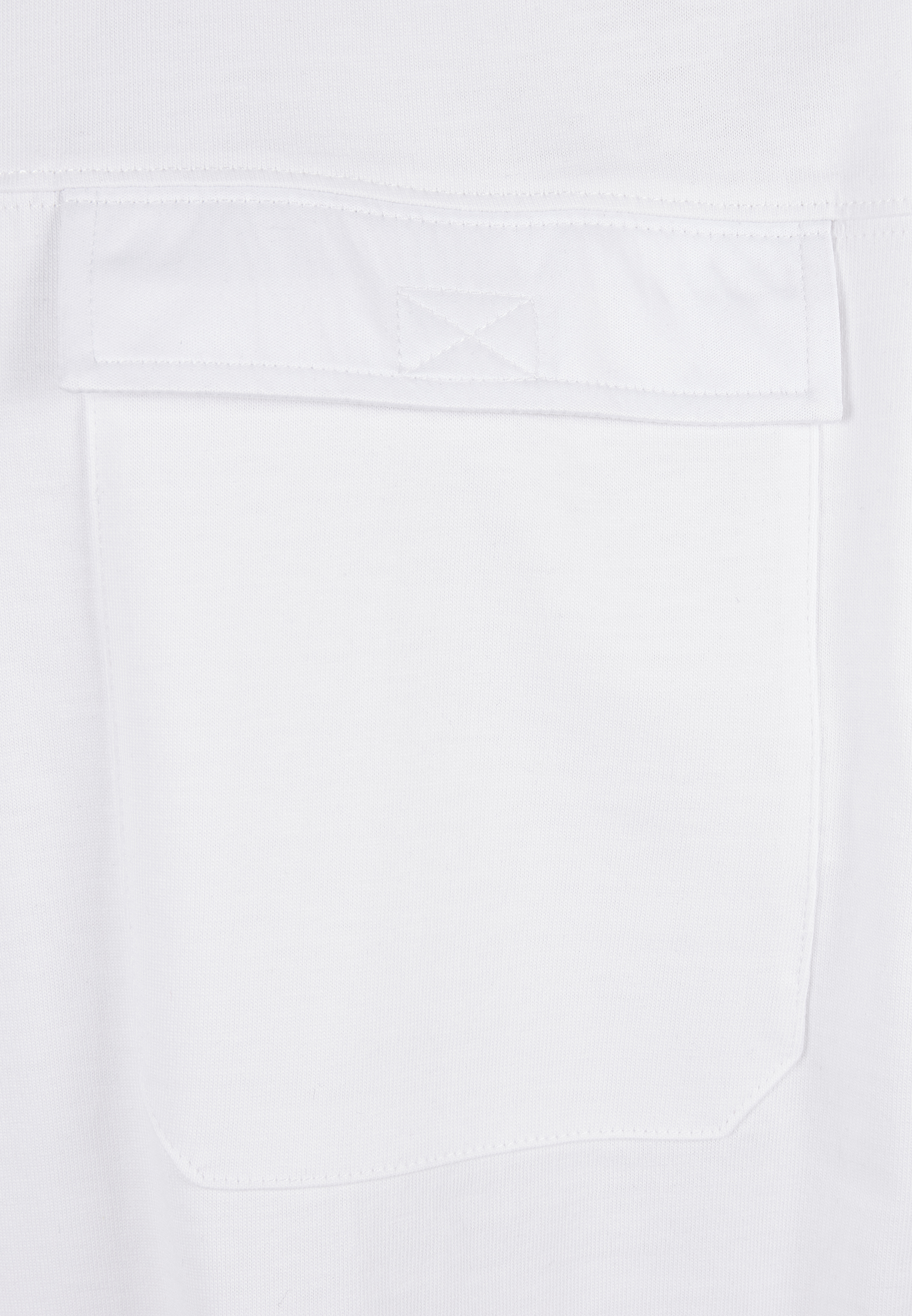 T-Shirts Oversized Big Flap Pocket Tee in Farbe white
