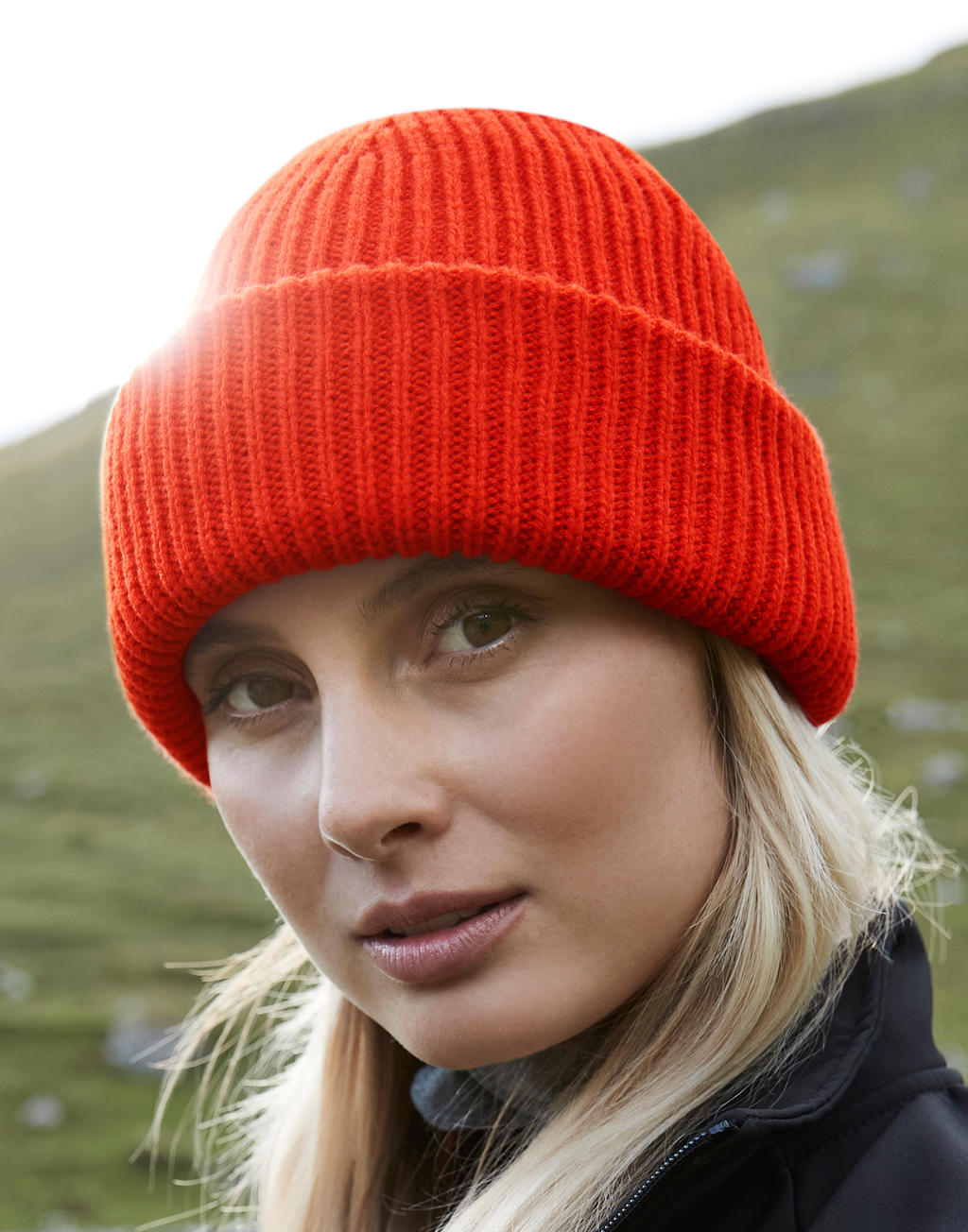 Wind Resistant Breathable Elements Beanie in Farbe Black