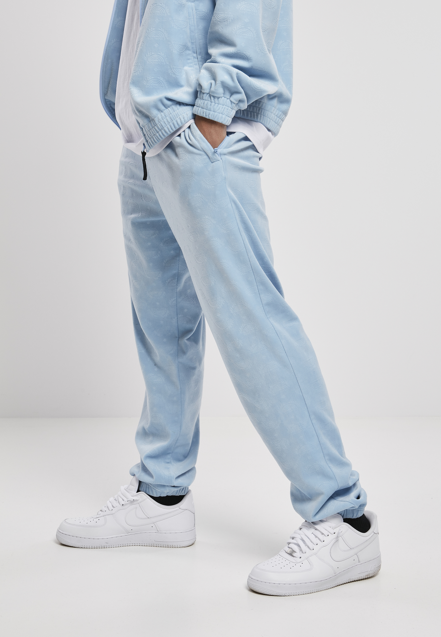 Saisonware Southpole AOP Velour Pants in Farbe babyblue