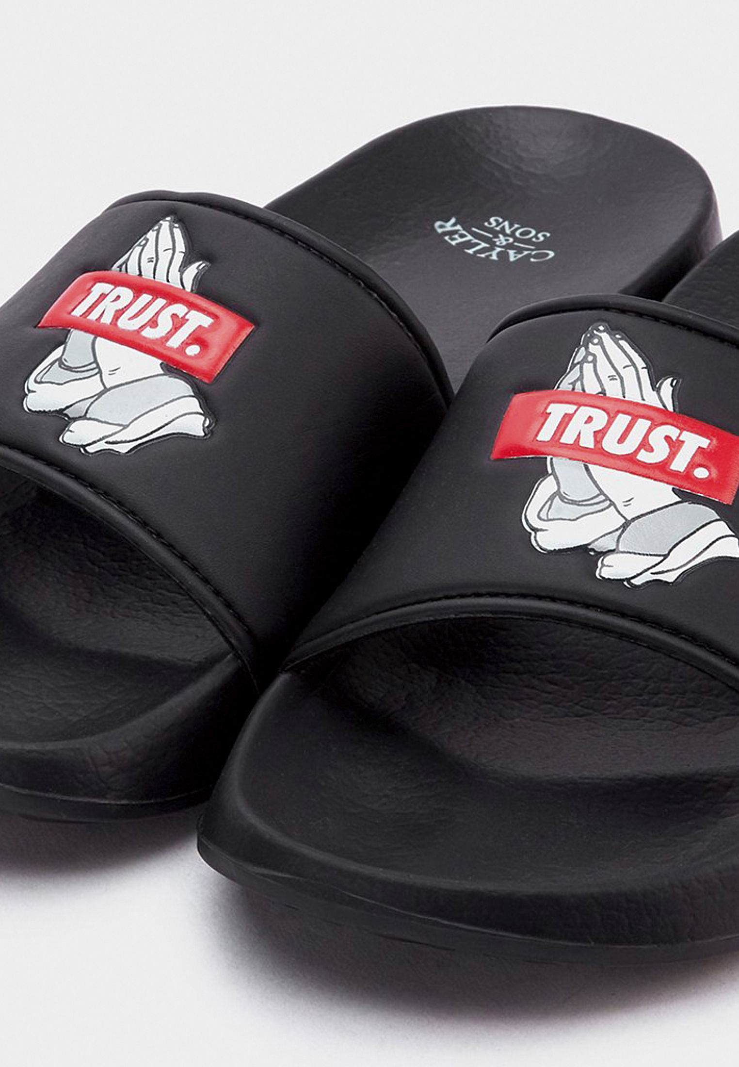Accessoires C&S WL Trust Sandals in Farbe black/mc