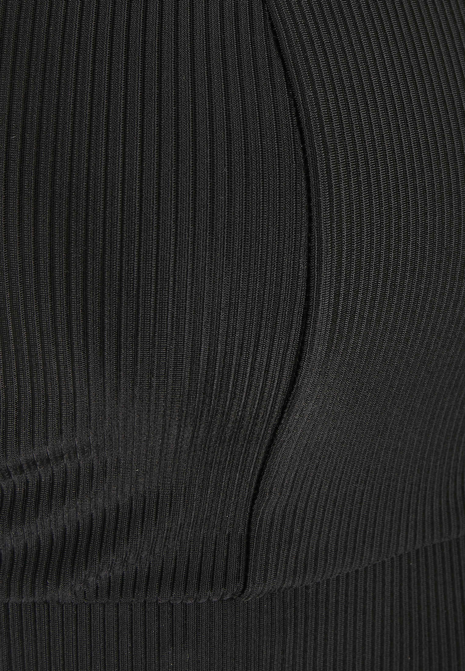 Tops & Tanks Ladies Cropped Shiny Rib Top in Farbe black