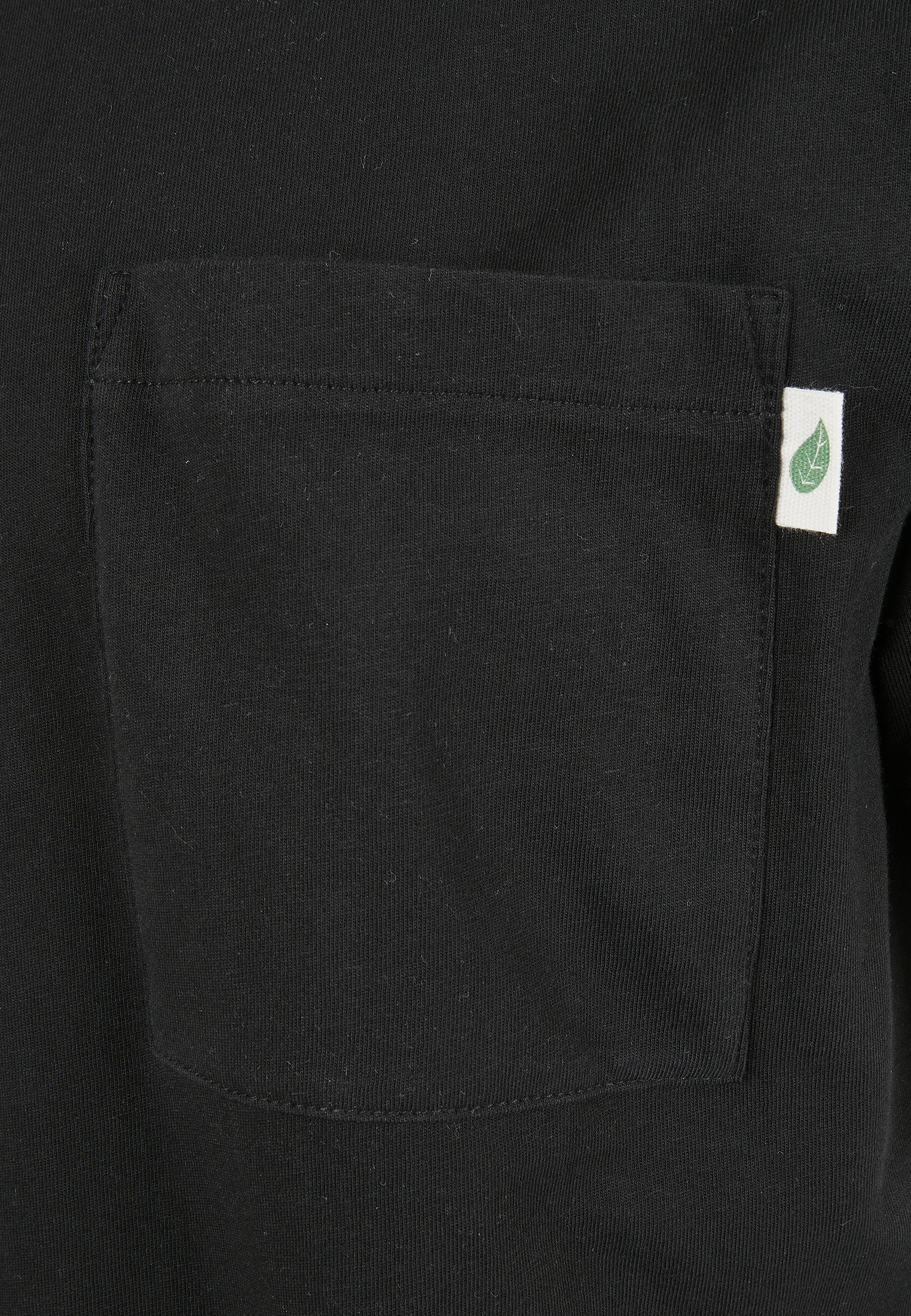 Nachhaltig Organic Cotton Basic Pocket Tee in Farbe black
