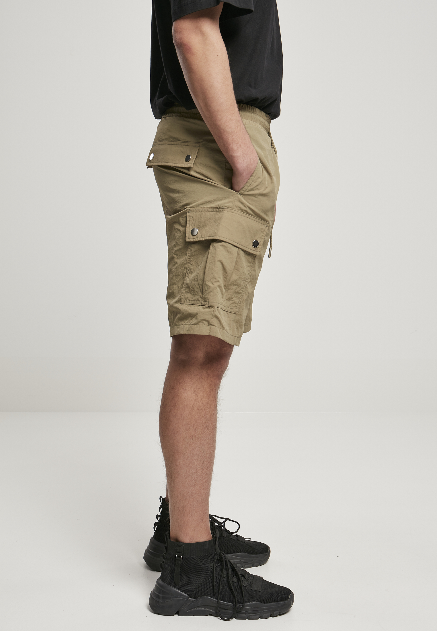 Cargo Hosen & Shorts Nylon Cargo Shorts in Farbe khaki