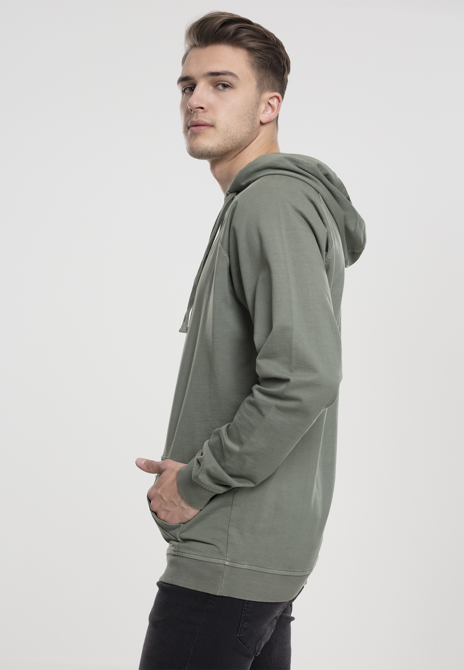 Hoodies Garment Washed Terry Hoody in Farbe olive
