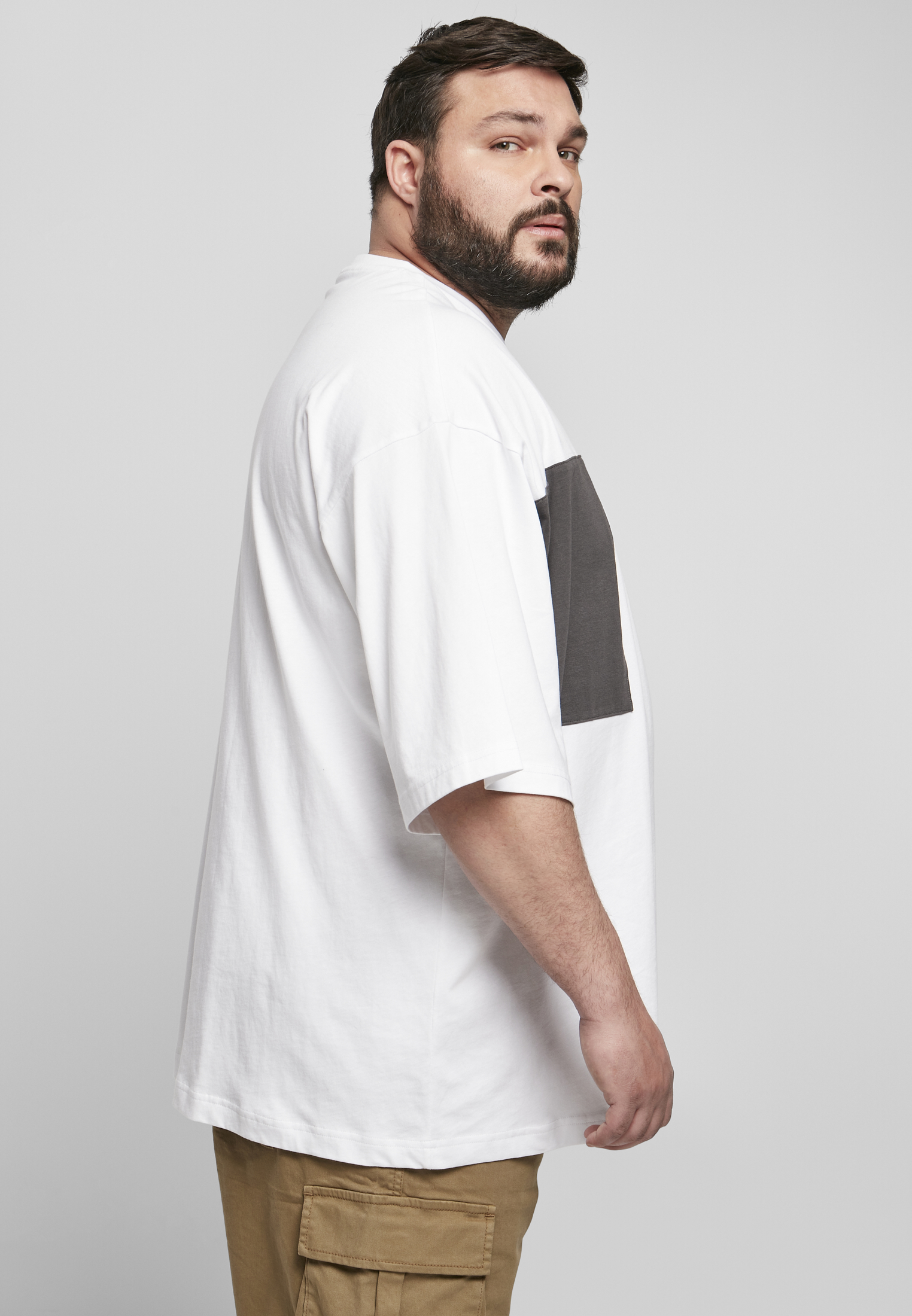 T-Shirts Big Double Pocket Tee in Farbe white/asphalt