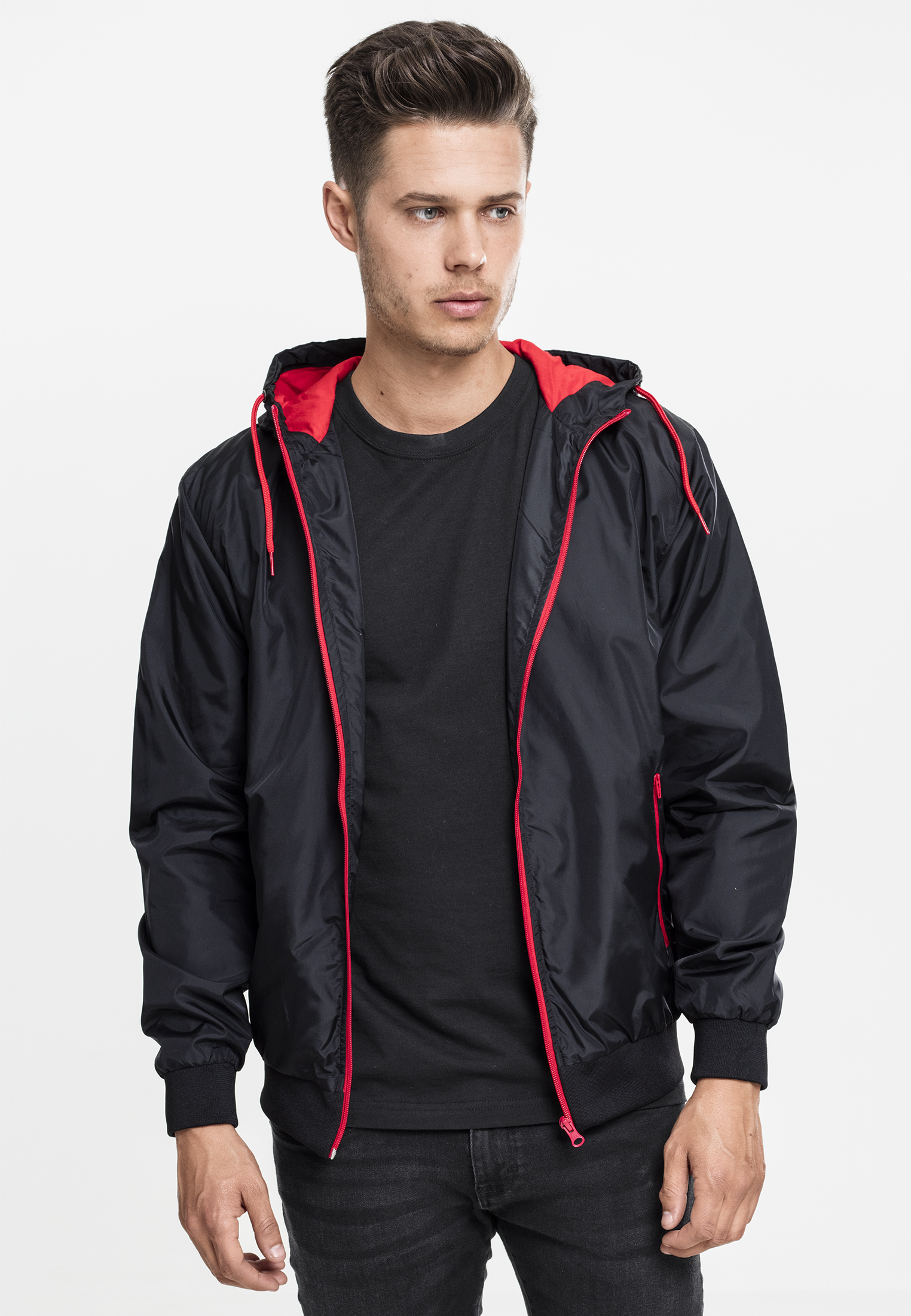 Leichte Jacken Contrast Windrunner in Farbe blk/red