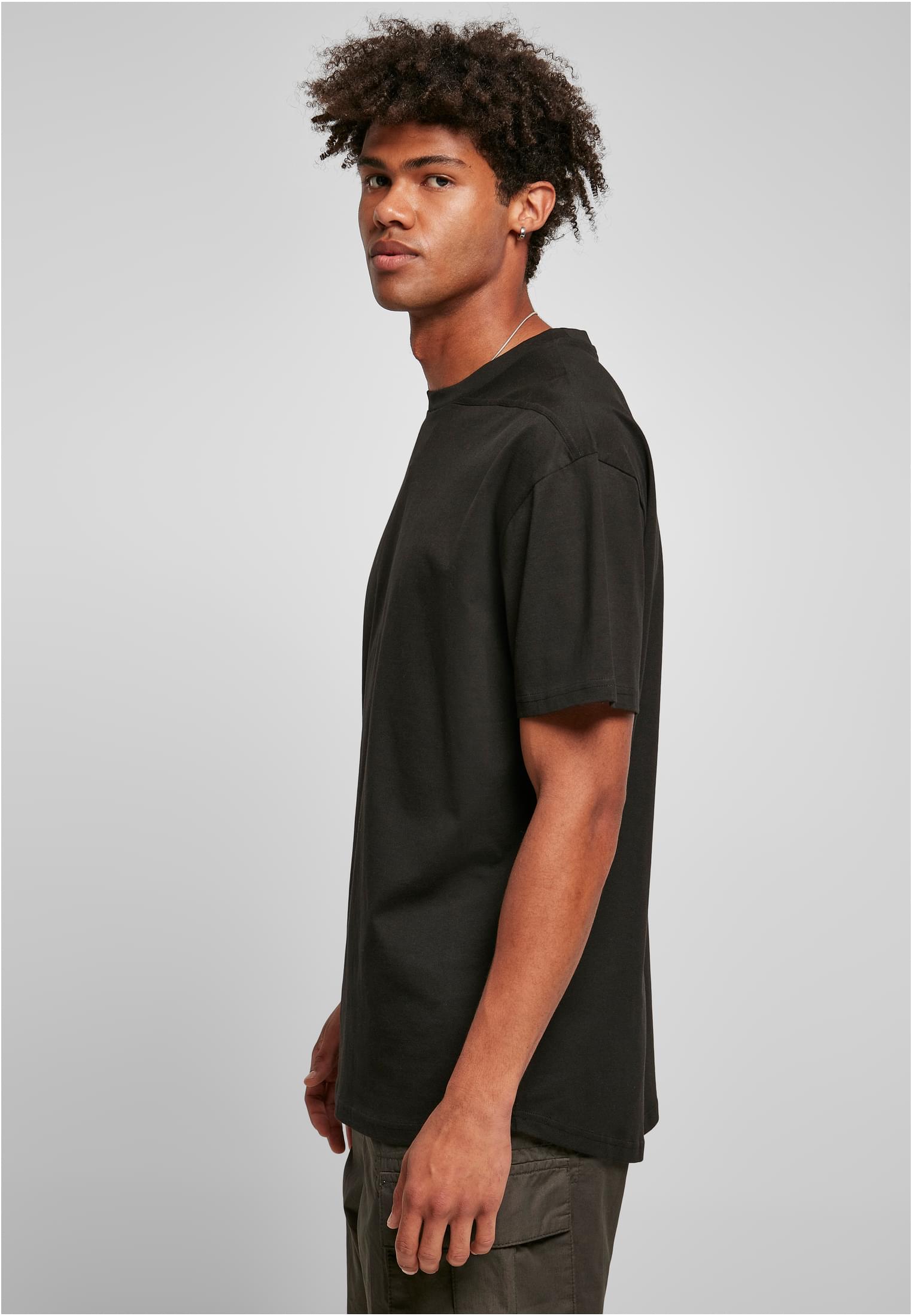 T-Shirts Recycled Curved Shoulder Tee in Farbe black