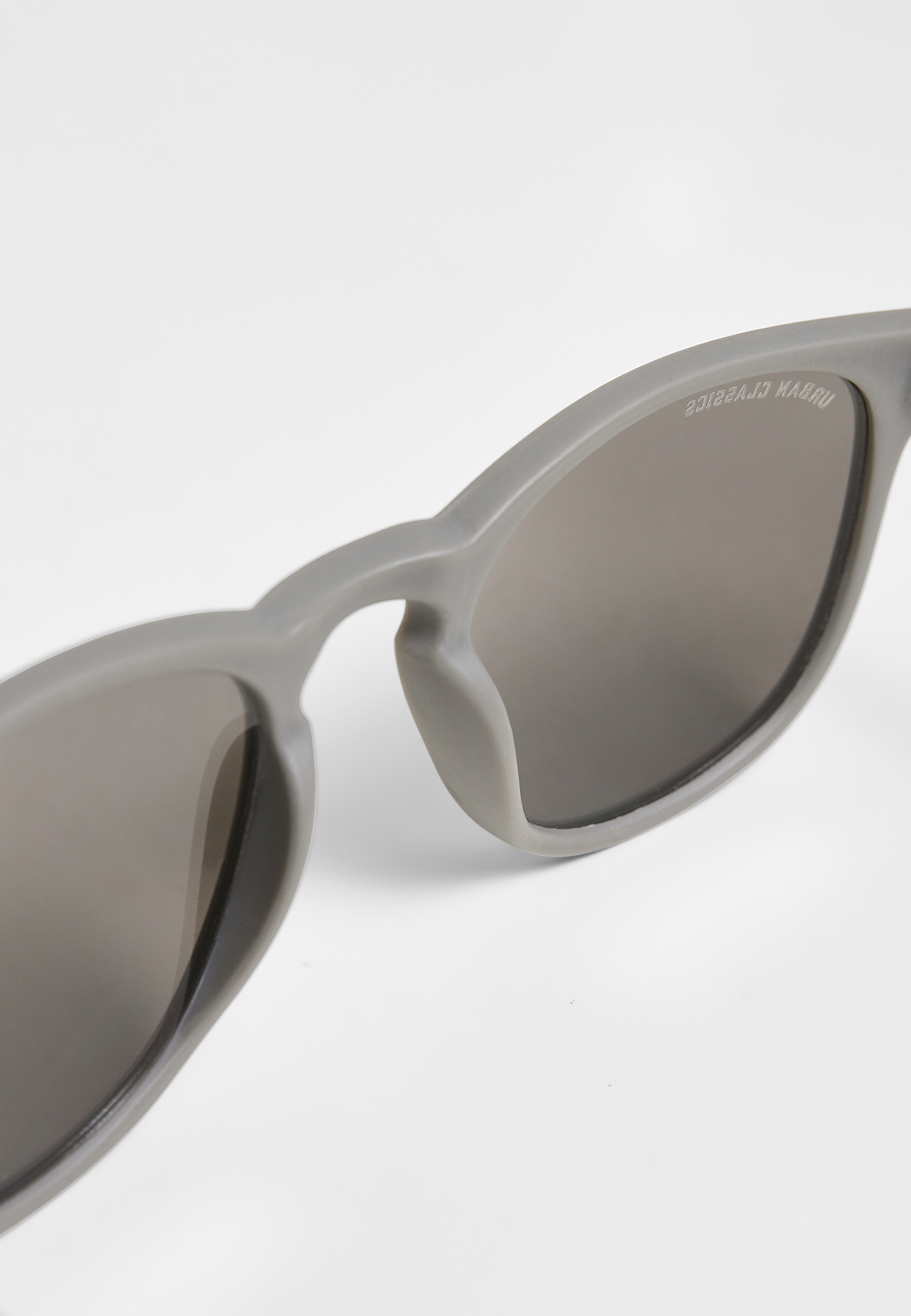 Sonnenbrillen Sunglasses Arthur with Chain in Farbe grey/silver