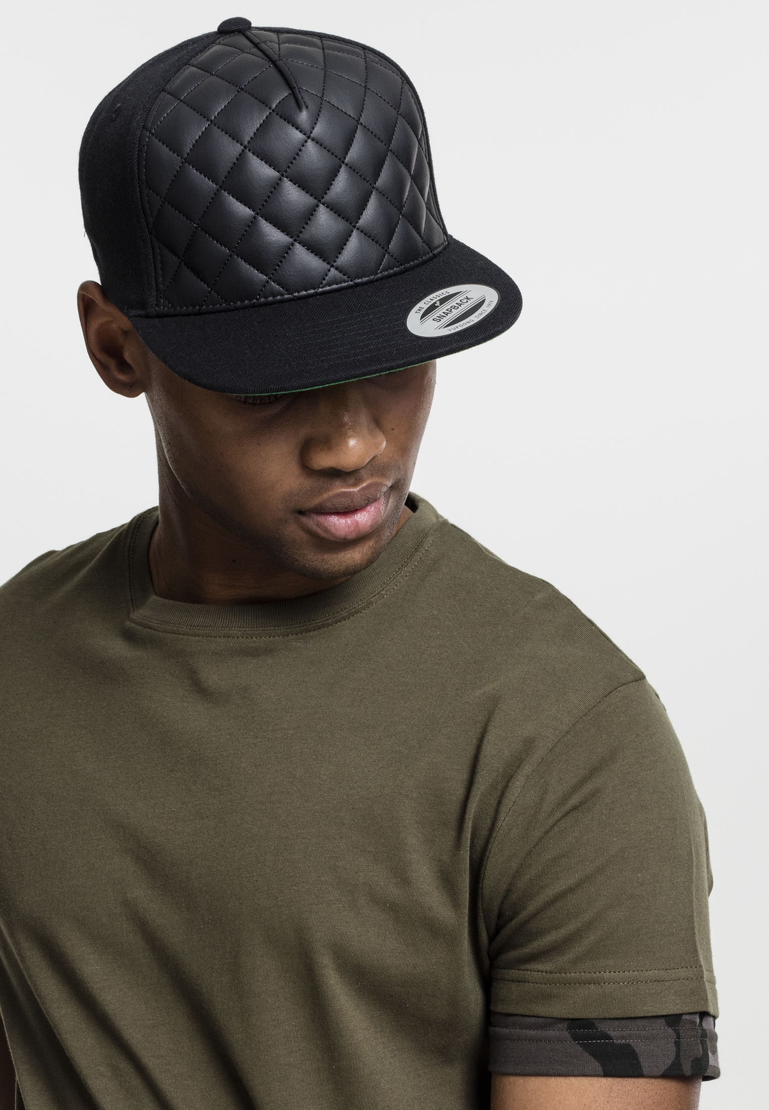 Snapback Diamond Quilted Snapback in Farbe black