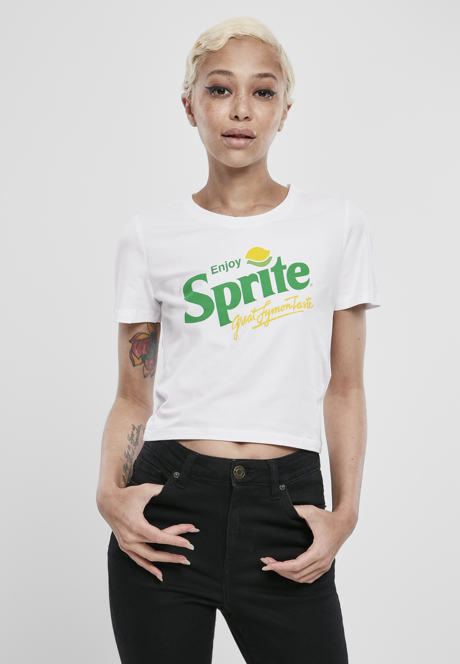 T-Shirts Ladies Sprite Logo Cropped Tee in Farbe black