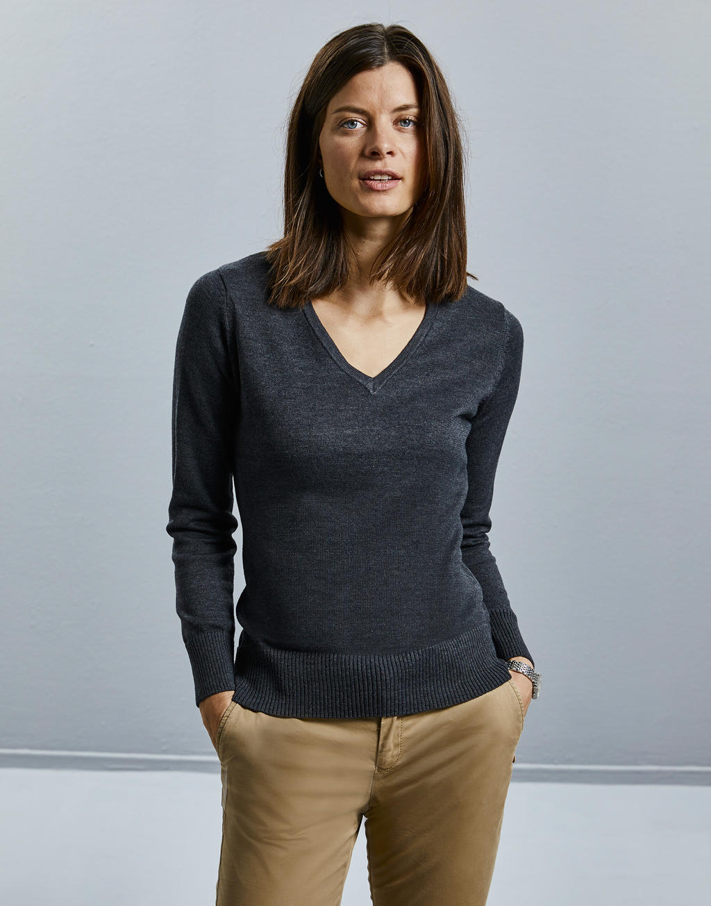  Ladies? V-Neck Knitted Pullover in Farbe Black
