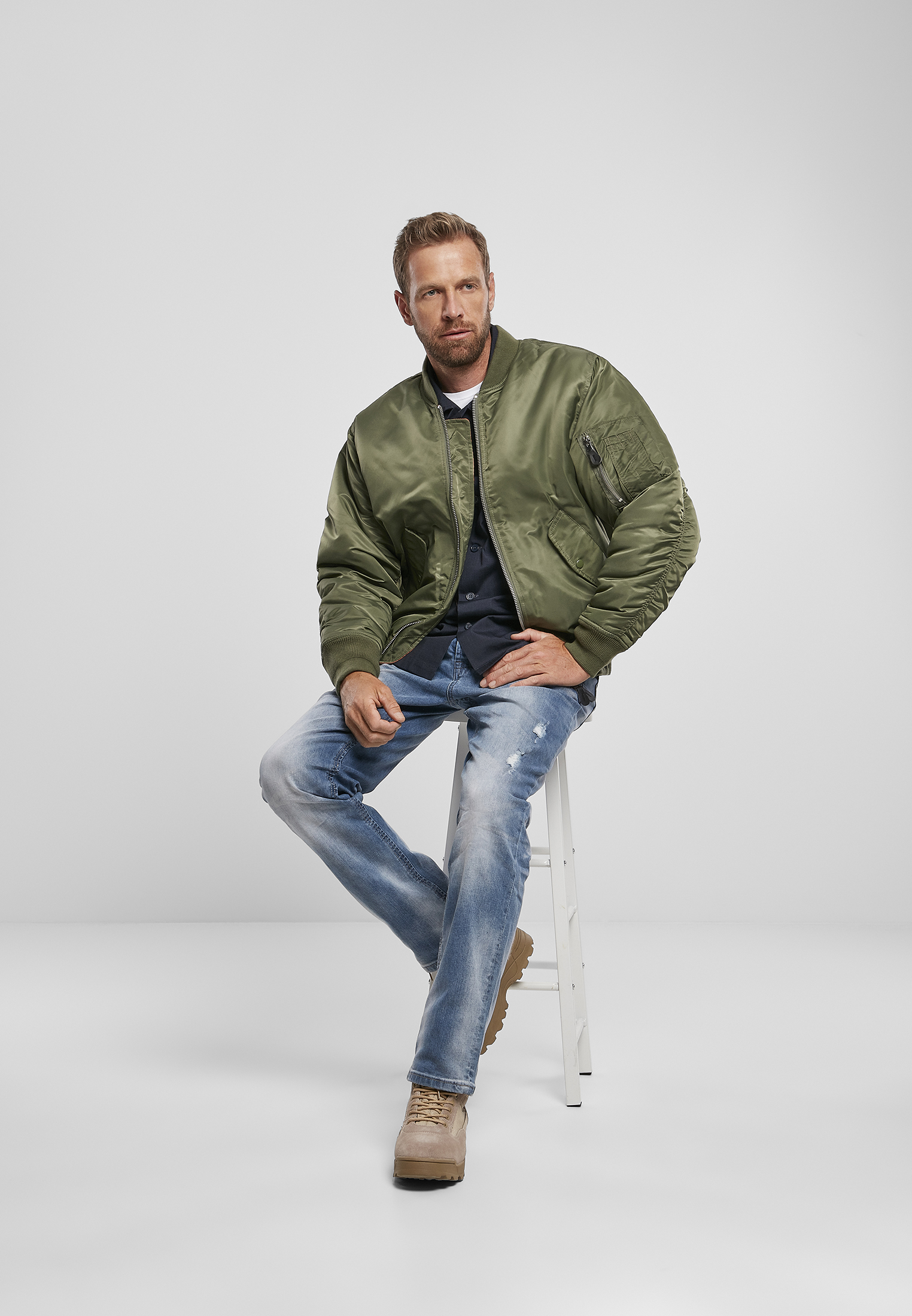 Build Your Brandit MA1 Jacket in Farbe olive