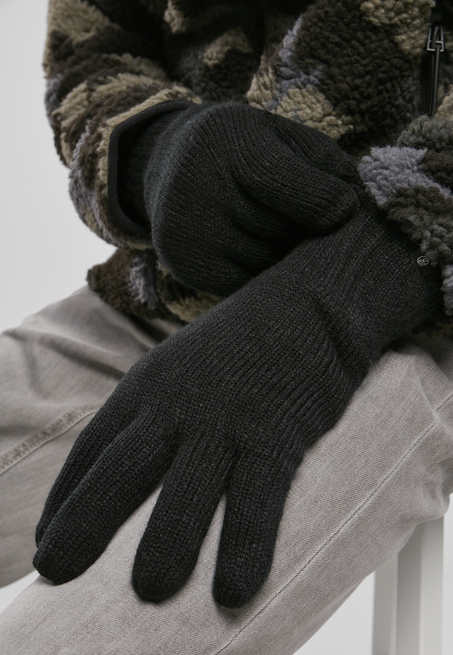 Accessoires Knitted Gloves in Farbe black