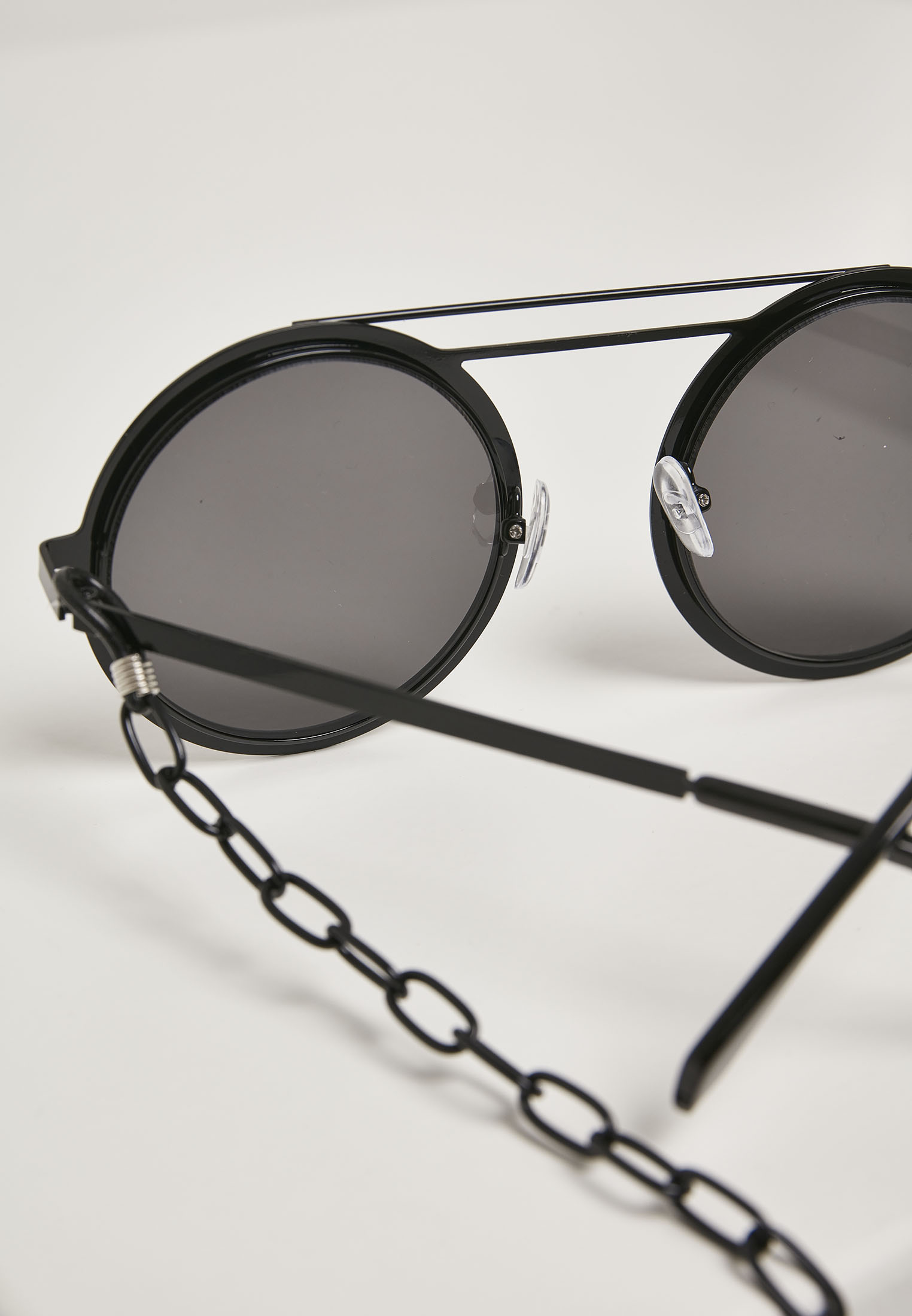 Sonnenbrillen 104 Chain Sunglasses in Farbe black/black