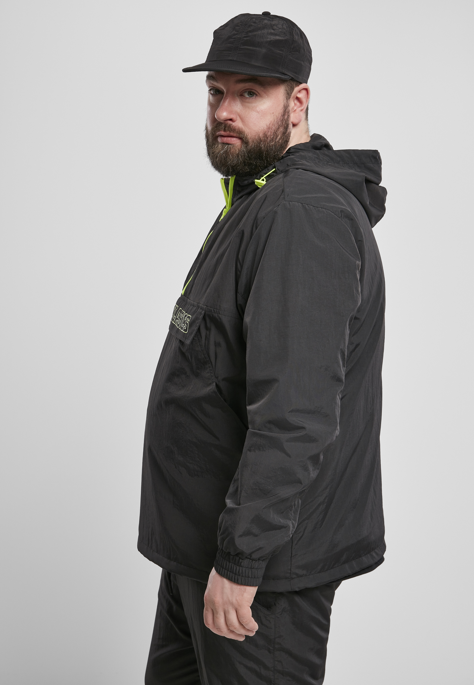 Light Jackets Contrast Pull Over Jacket in Farbe black/electriclime