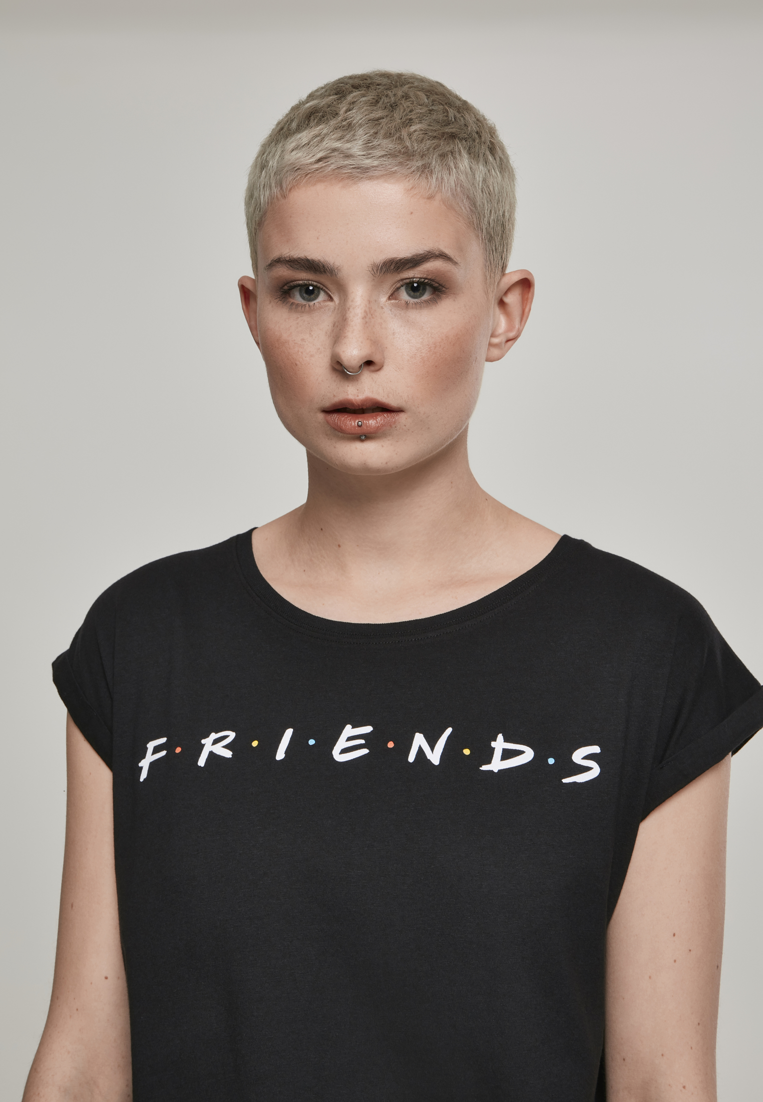 T-Shirts Ladies Friends Logo Tee in Farbe black