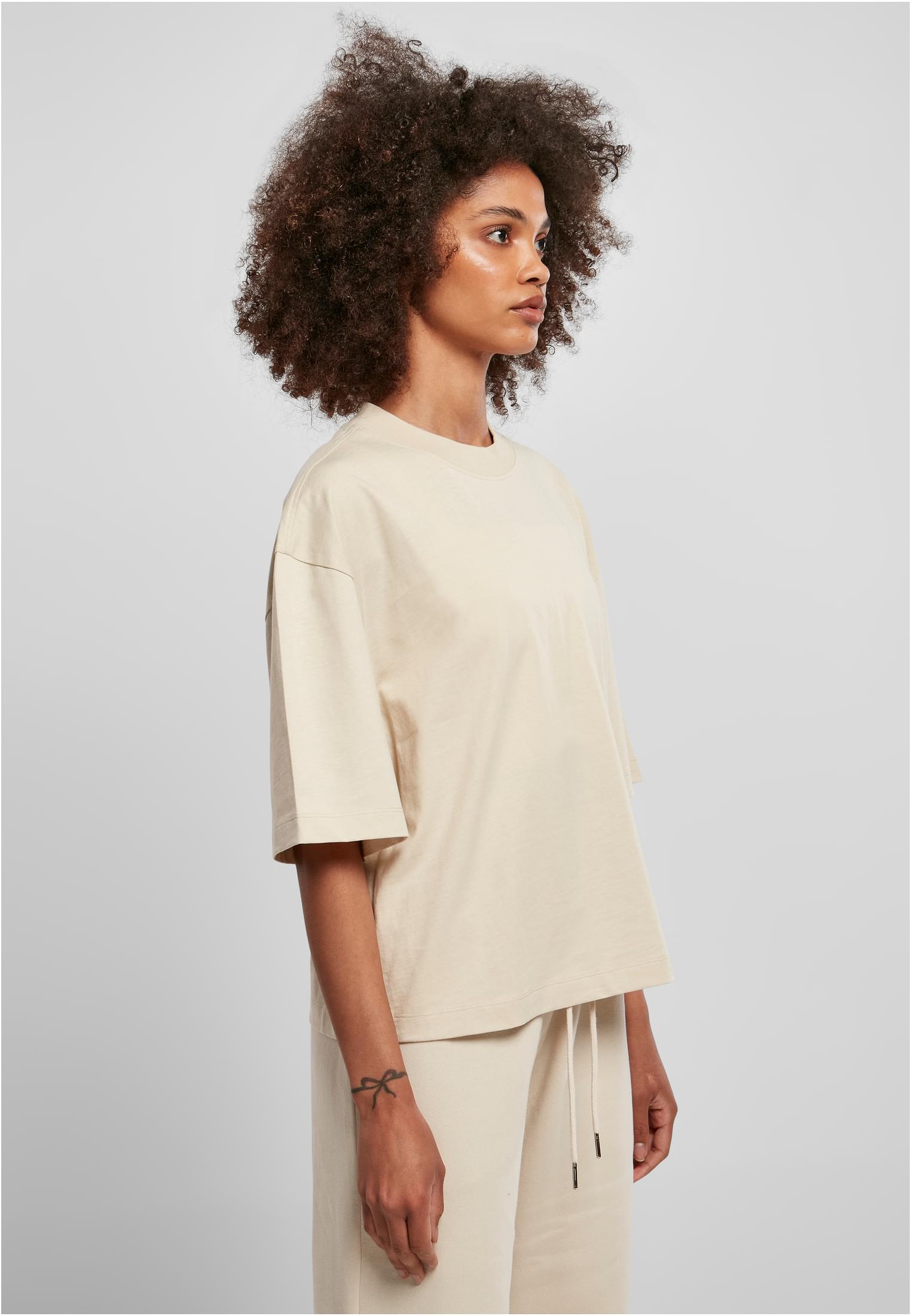 Frauen Ladies Organic Oversized Tee in Farbe softseagrass
