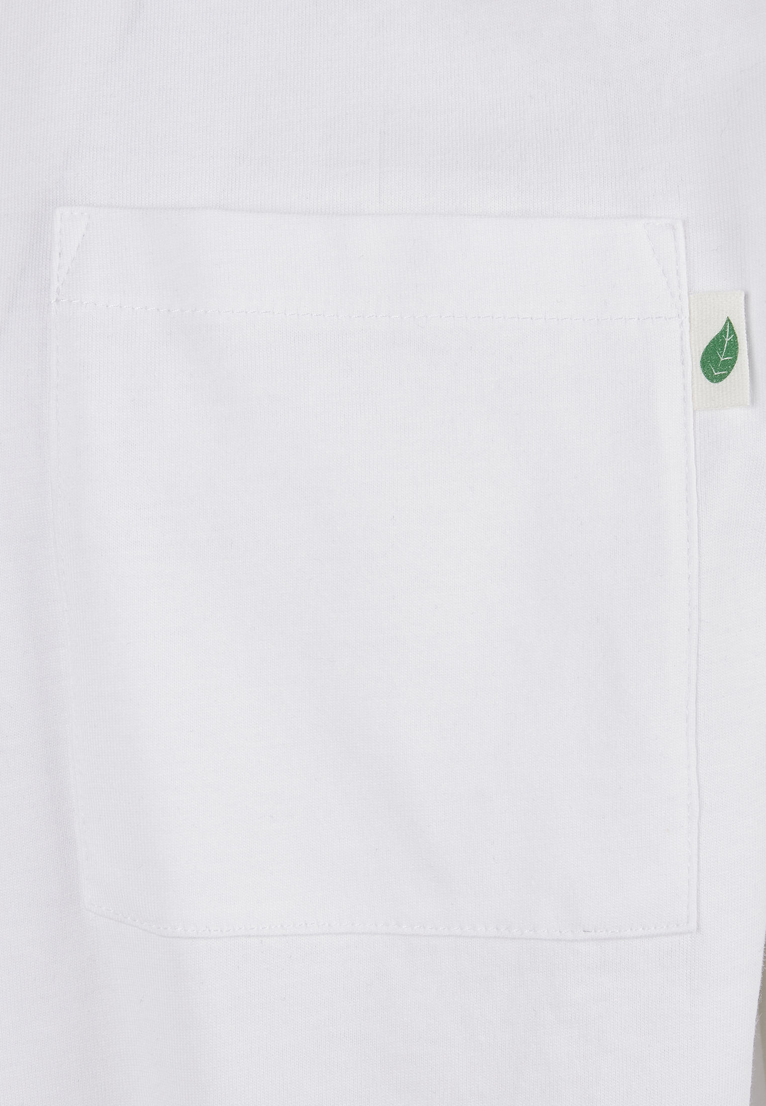 Nachhaltig Organic Cotton Basic Pocket Tee in Farbe white