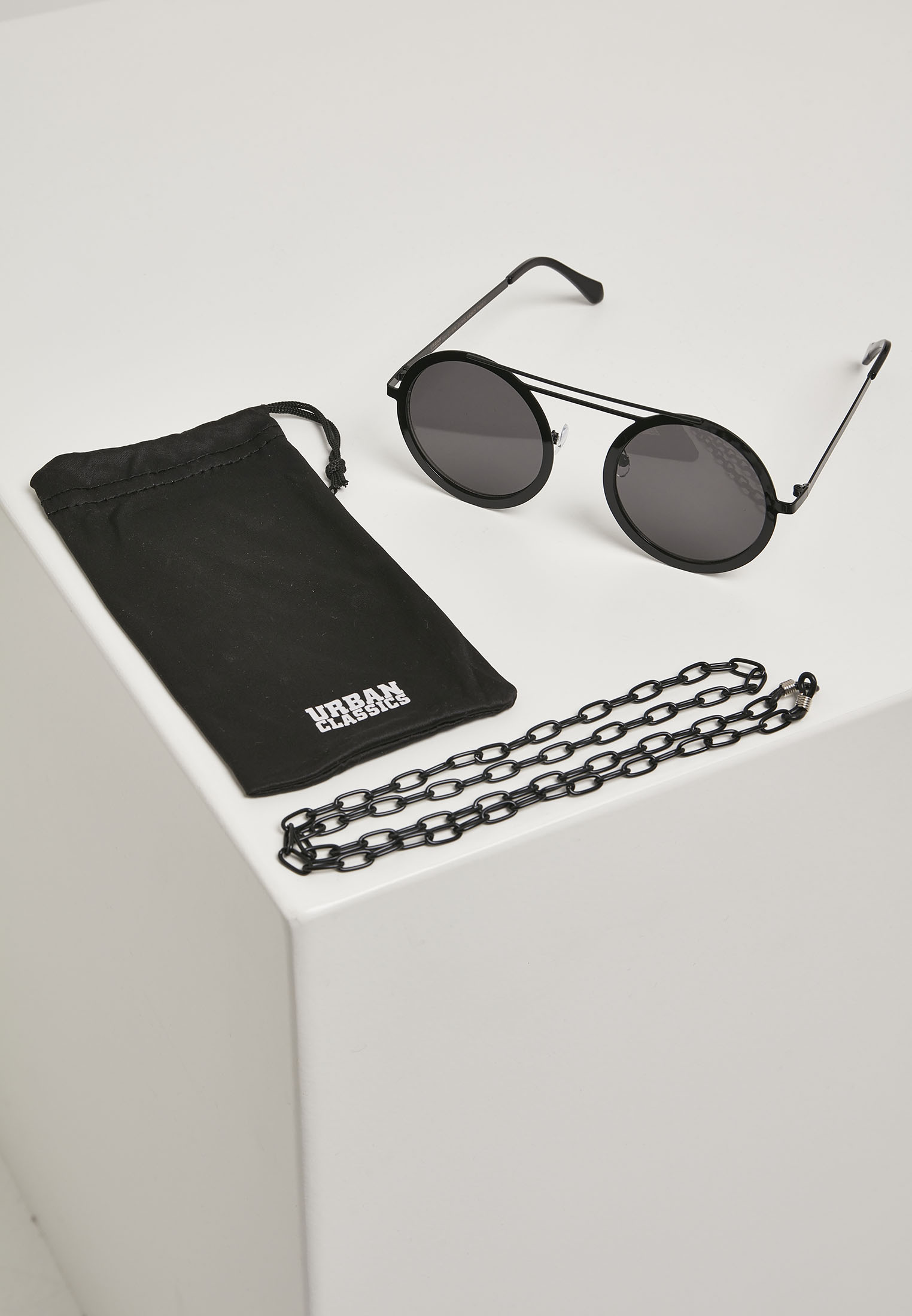 Sonnenbrillen 104 Chain Sunglasses in Farbe black/black