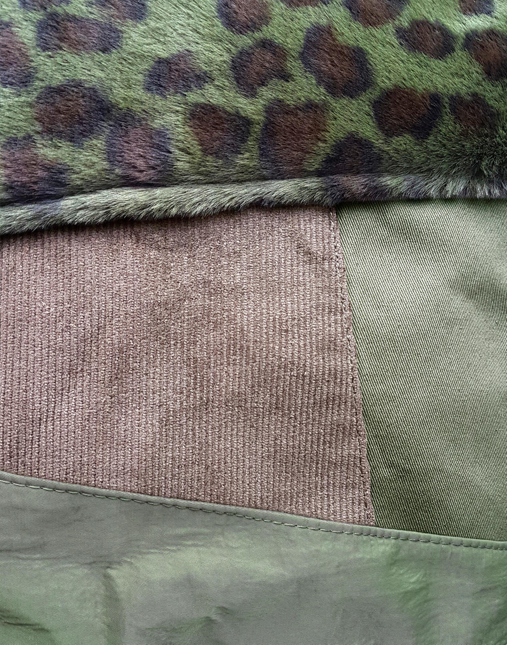  Satomi Faux Fur Shoulder Bag in Farbe Olive Green