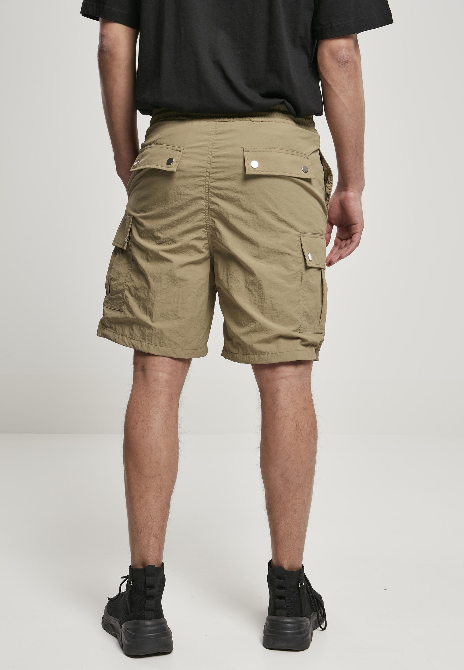 Cargo Hosen & Shorts Nylon Cargo Shorts in Farbe khaki