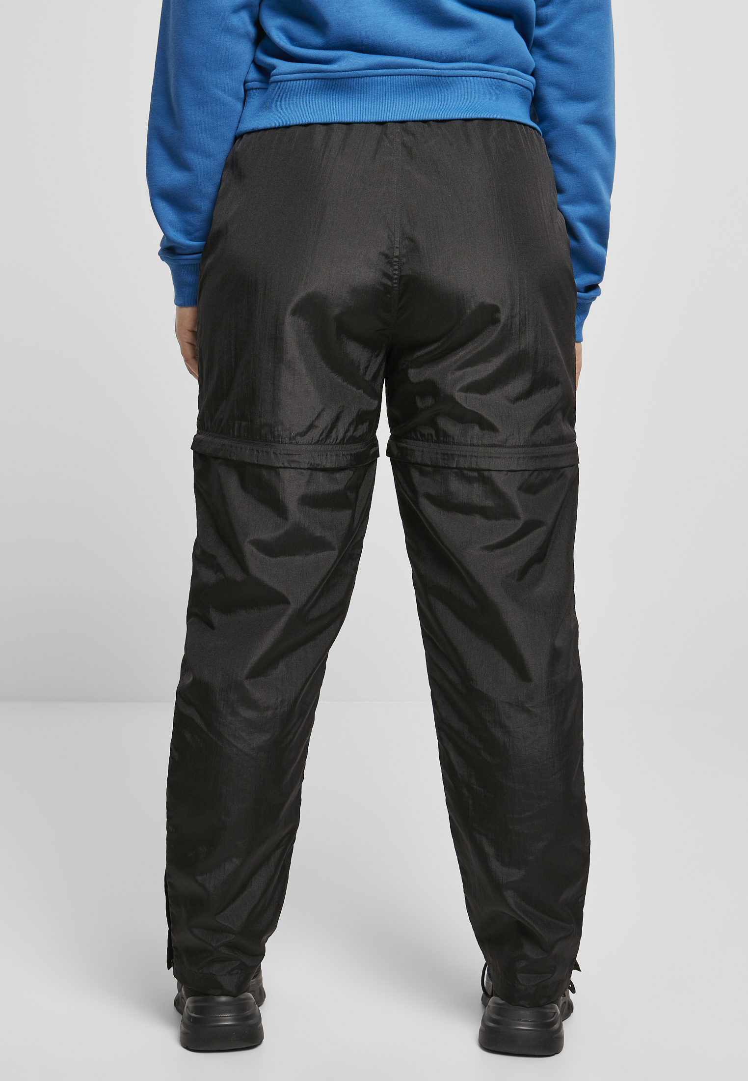 Hosen Ladies Shiny Crinkle Nylon Zip Pants in Farbe black