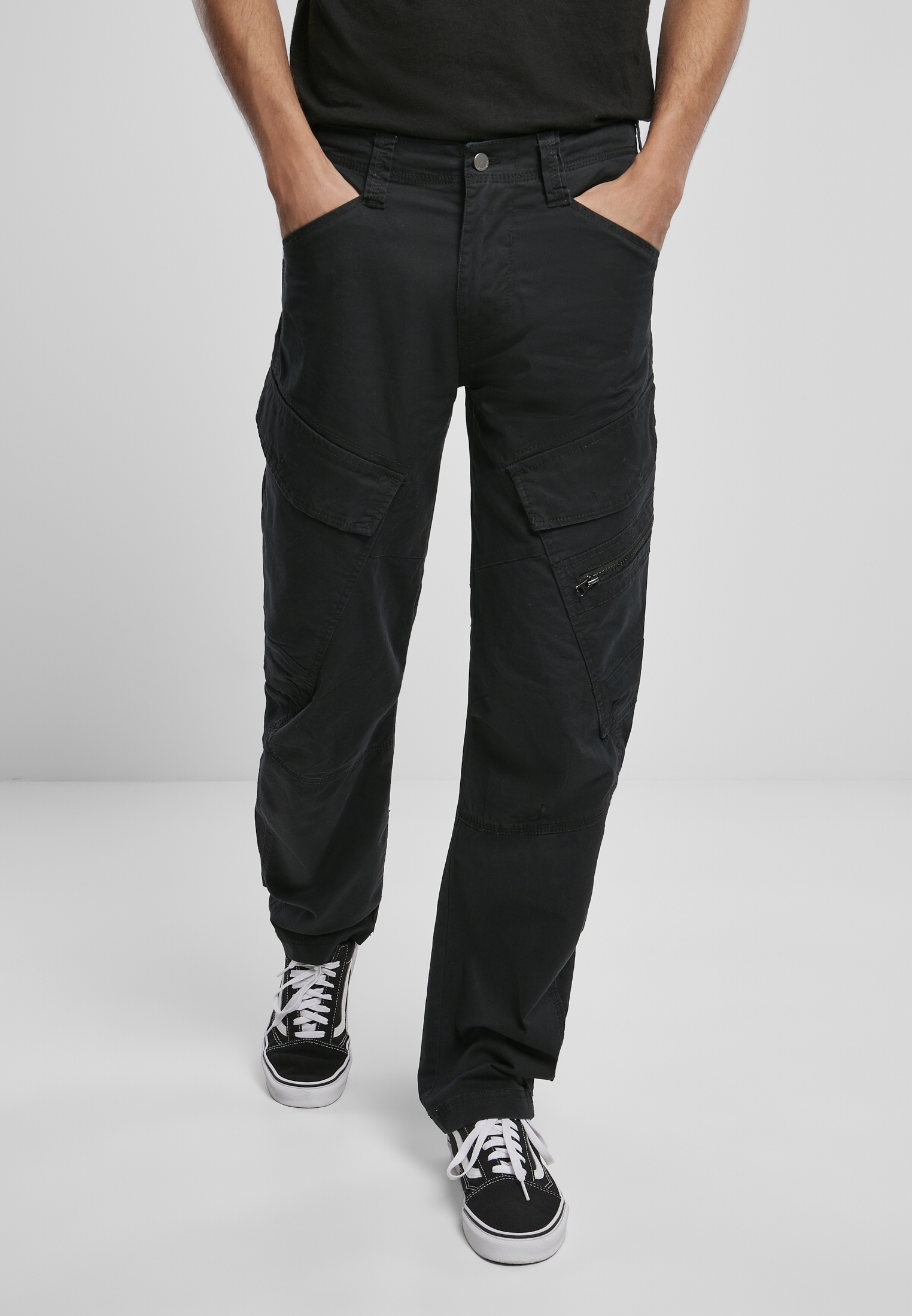 Hosen Adven Slim Fit Cargo Pants in Farbe black